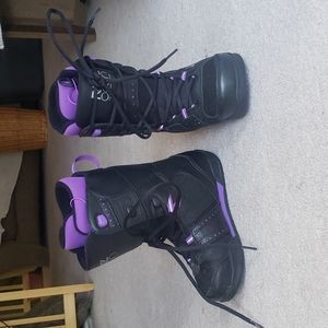 Ride brand snowboarding boots, womens 7.5, purple and black